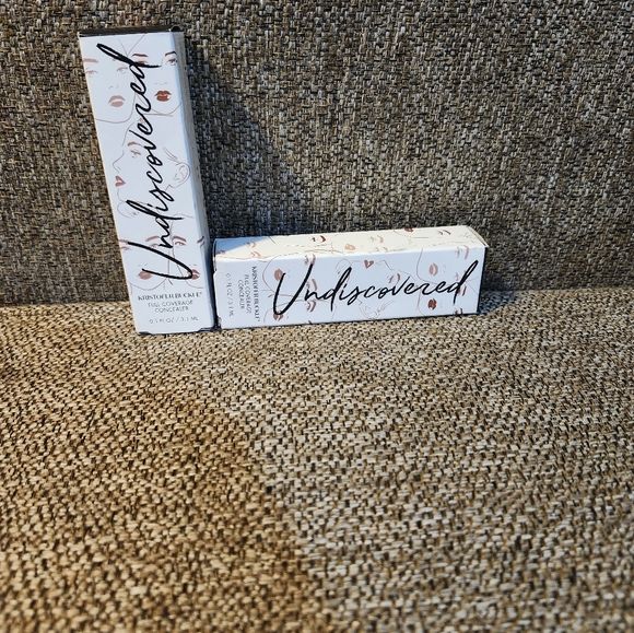 Spa candles and makeup - Picture 7 of 13